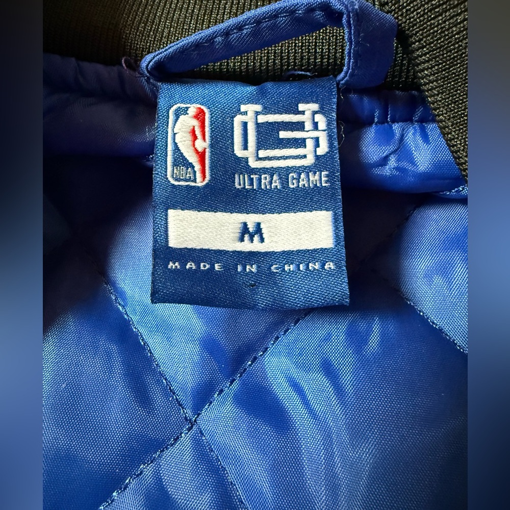 Knicks (New) Bomber Jacket size med - Picture 8 of 8